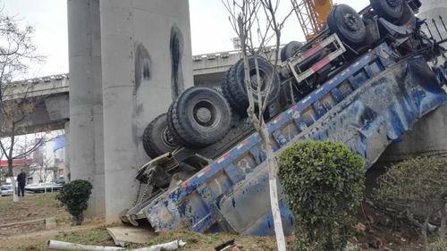 青岛大货车爆料视频,现场直击惊人一幕  第3张